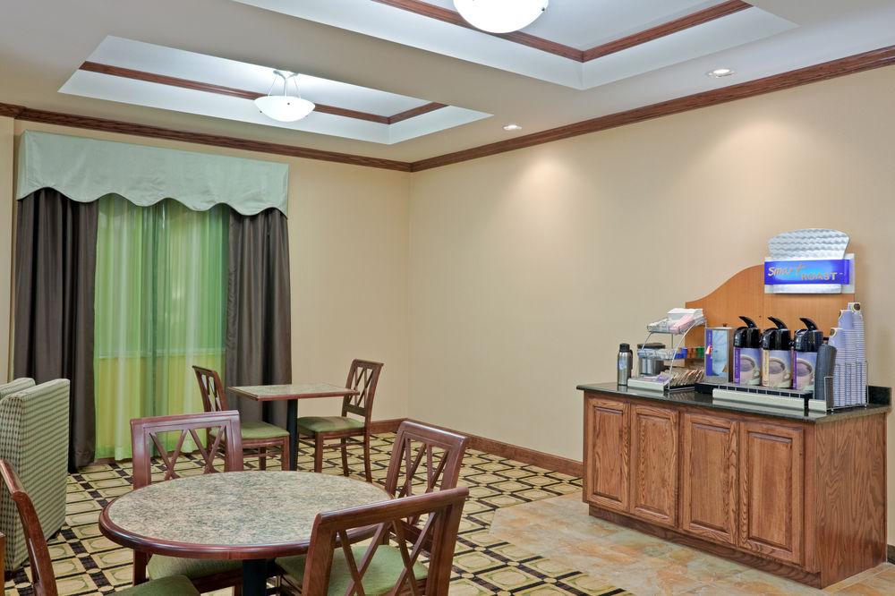 Holiday Inn Express Hotel & Suites Dumas By Ihg Bagian luar foto
